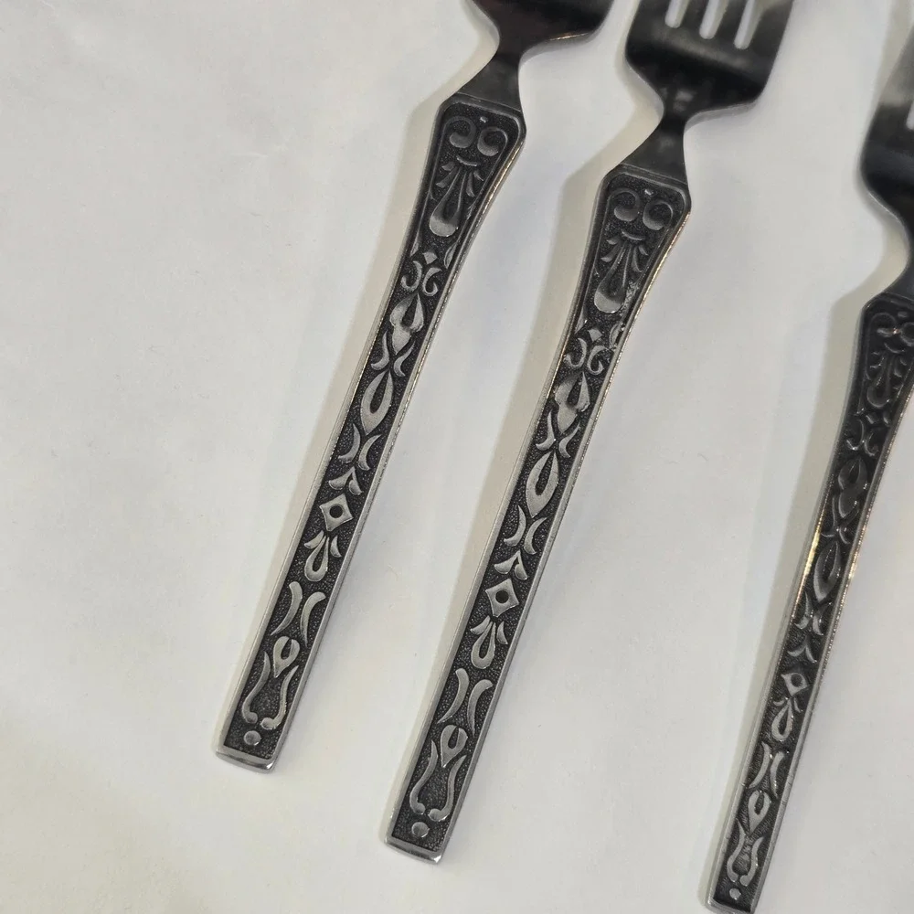 17 Pc Supreme Cutlery Flatware Set TWS131 Floral Scroll Japan Forks Spoons MCM